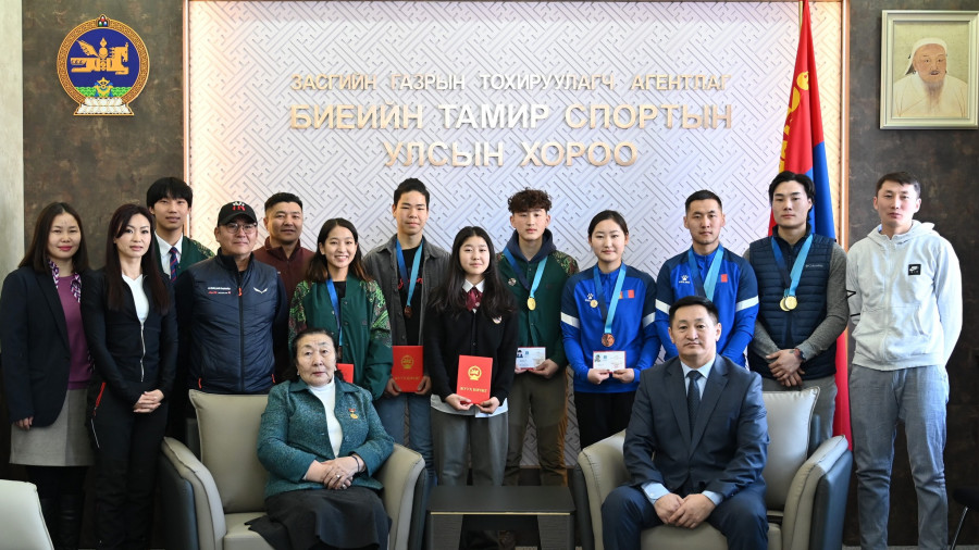 Мөсөнд авиралтын тамирчид дэлхийд данслагдаж эхэллээ