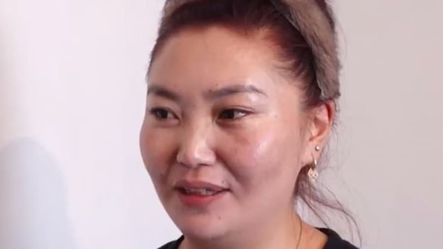 "Зөв"-ийн нийтлэлийн МӨРӨӨР: Өрх толгойлсон эмэгтэй С.Бадамцэцэг мөрөөдлийн байрандаа орж чаджээ