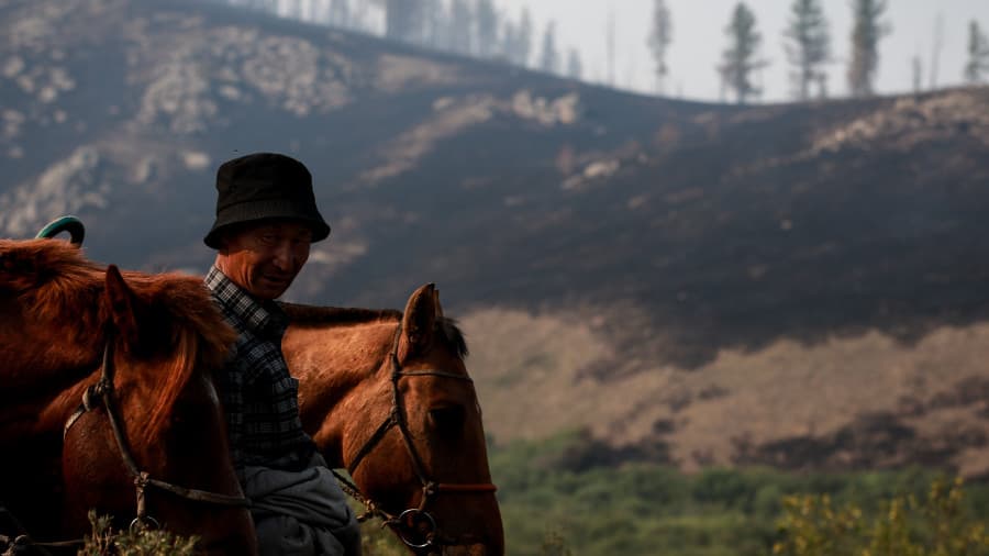 ​Хөвсгөл, Сүхбаатарт гарсан ой хээрийн түймрийг унтраажээ