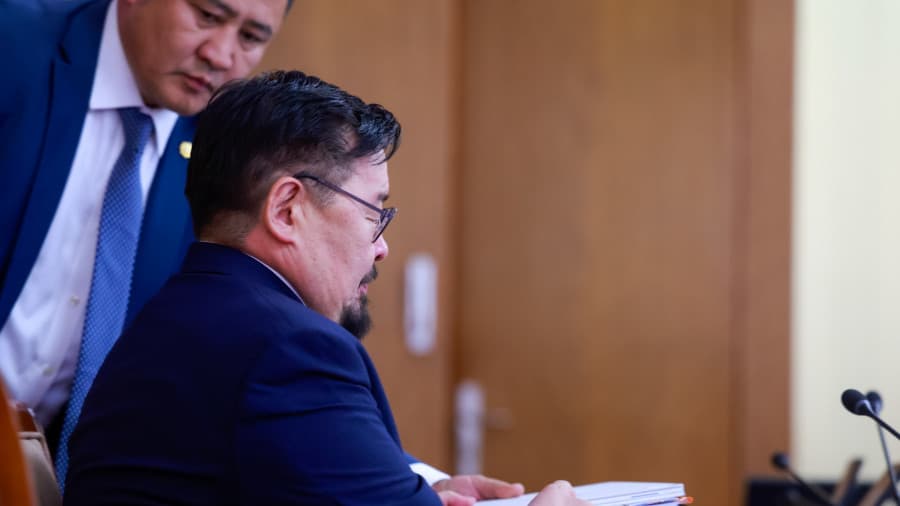 ТББХ: Гишүүд асуулт асууж, Ерөнхий сайдын албанаас чөлөөлөгдөж буй Г.Занданшатар хариулж байна