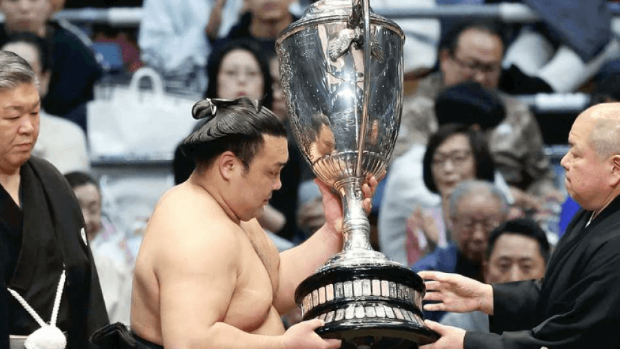 Гүржийн шинэ од Аонишикигийн ёкозүна болох замыг хаан Харү башёд түрүүлсэн Киришима Б.Лхагвасүрэн гэж хэн бэ