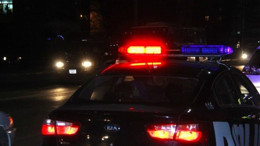 Ослын улмаас машины эд ангид хөлөө хавчуулсан эмэгтэйг эсэн мэнд гаргажээ