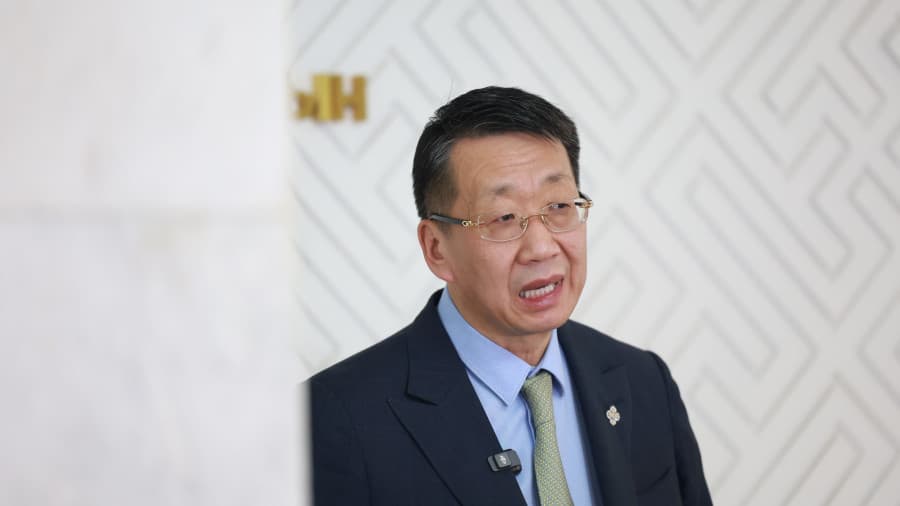 Л.Энх-Амгалан: Би боловсролын салбарт санаа зовж байна