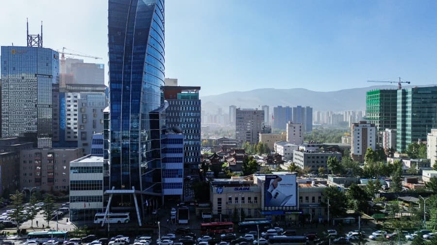 Улаанбаатарт есөн градус дулаан байна