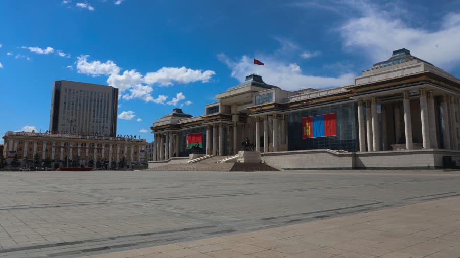 Засгийн газар хуралдаж байна