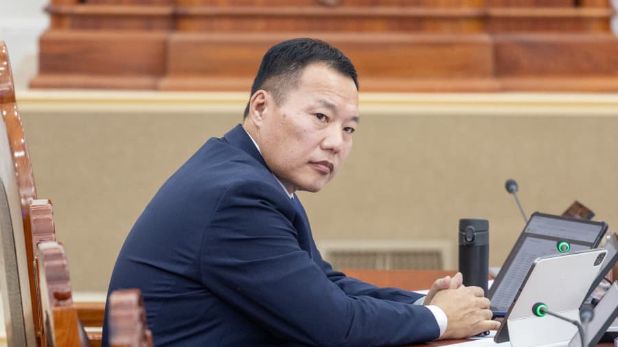 Засагт хамтрахгүй гэсэн О.Цогтгэрэлийг бүлгийн даргаас нь огцруулахаар гарын үсэг зурж эхэлжээ