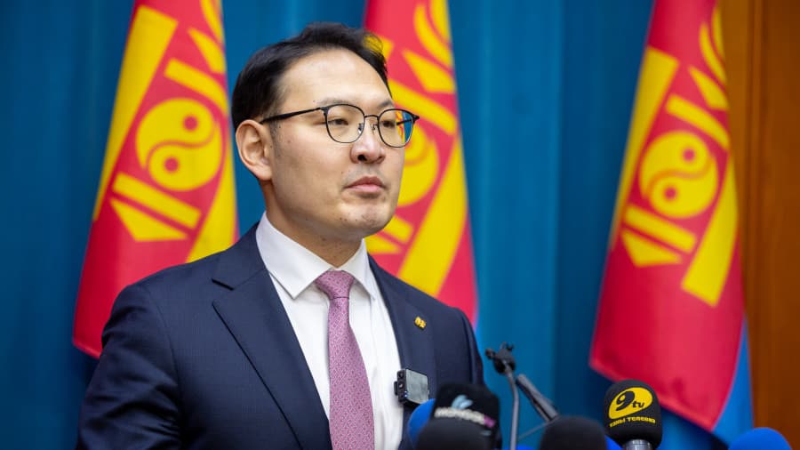 Э.Батшугар: Эрүүл мэндийн төвийн дарга нар салбарын хүн байх ёстой