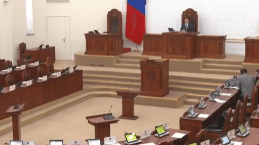 АН-ын авсан завсарлага дуусч, танхимд ирцгээсэн ч Чуулган “гацсан” хэвээр байна