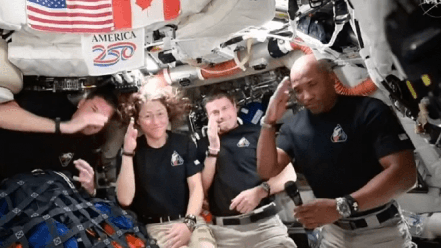 Д.Трамп “Артемис 2” багийн сансрын нисгэгчидтэй холбогдов