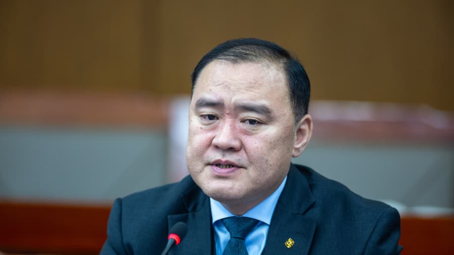 Л.Гантөмөр: Монголын төрийг авлига ашиг сонирхлоос салгаж чадахгүй болохоороо ёс зүй ярьж байна