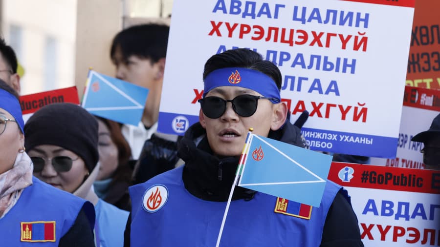 ​ МҮЭХ гурван талт хэлэлцээрээр хүлээсэн үүргээ биелүүлэхийг шаардан цуглаан зохион байгуулж байна