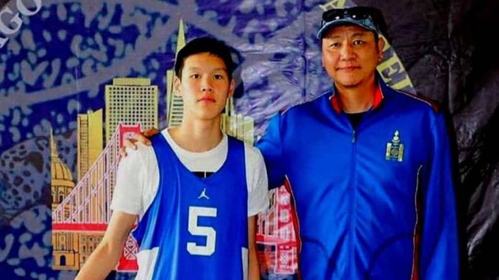 Ц.Шаравжамц: Хүү минь NBA-н албан ёсны гэрээ хийсэн анхны Монгол боллоо