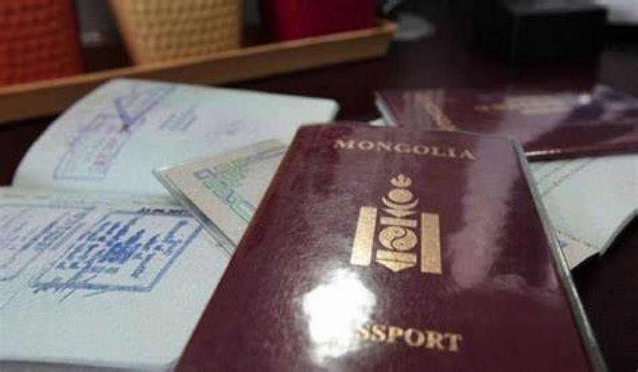 Хууль бусаар гадаад паспорт гаргасан УБЕГ-ын улсын байцаагчийг саатуулжээ