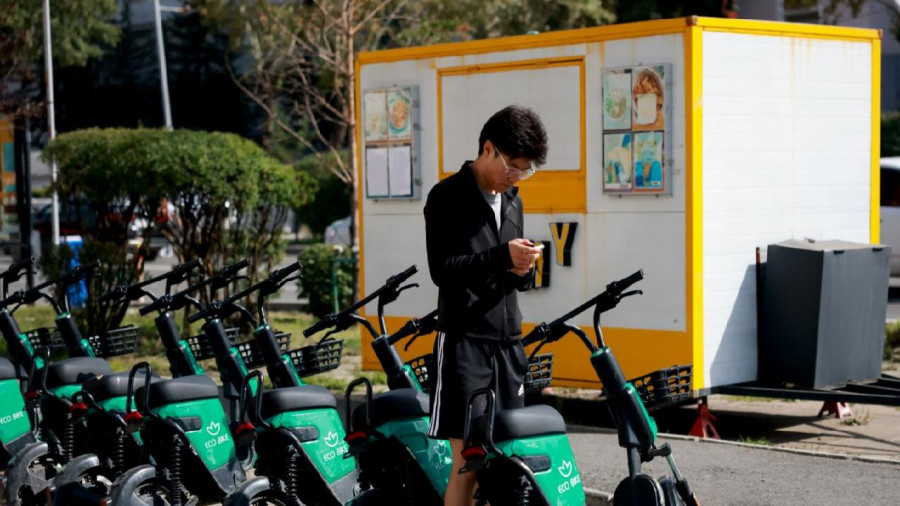 Өнөөдрөөс скүүтер, мопед явган хүний замаар зорчихгүй