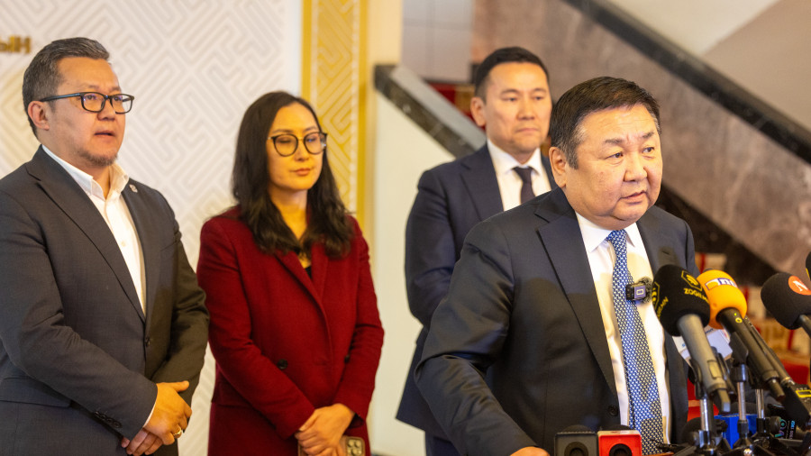 Д.Ганбат: МАН-д үүрлэсэн луйварчид Ардчилсан нам дээр үүрээ засаад эхэлсэн